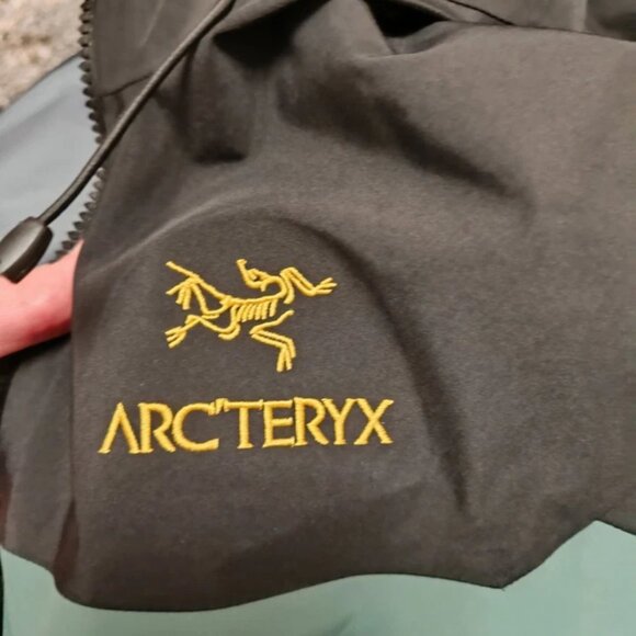 Arc'teryx Men's Grey and Black Jacket - Picture 7 of 7